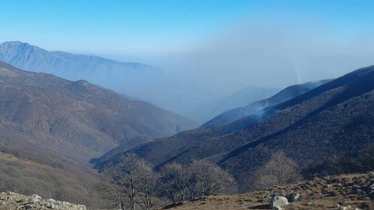 تلاش‌ها برای مهار آتش‌سوزی جنگل‌های نمنق جلفا ادامه دارد