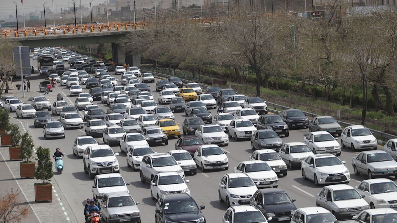 ترافیک نیمهسنگین در آزادراههای قزوین-کرج-تهران و ساوه-تهران
