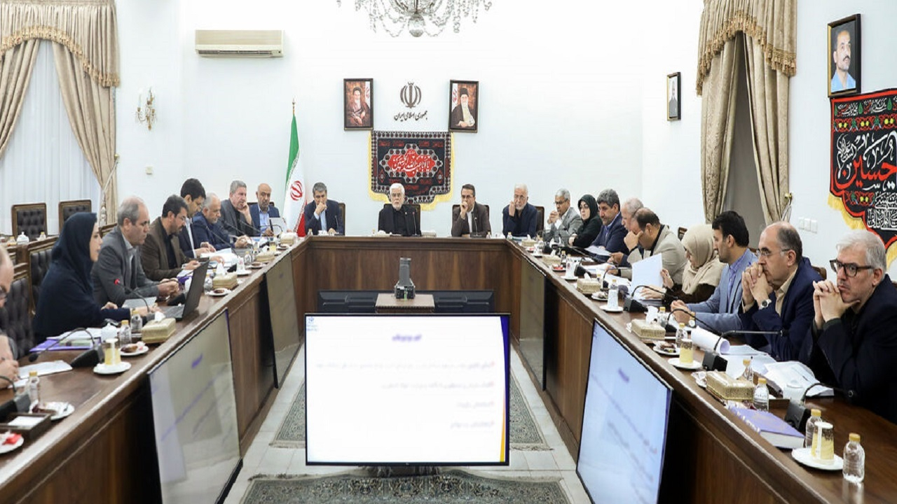 عارف: راهبرد دولت چهاردهم تمرکززدایی و واگذاری اختیارات است
