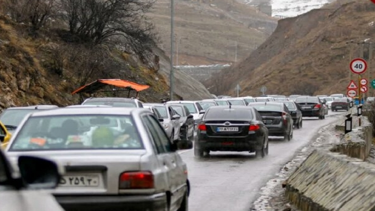جاده چالوس یکطرفه شد/ برف و باران در محورهای ۴ استان