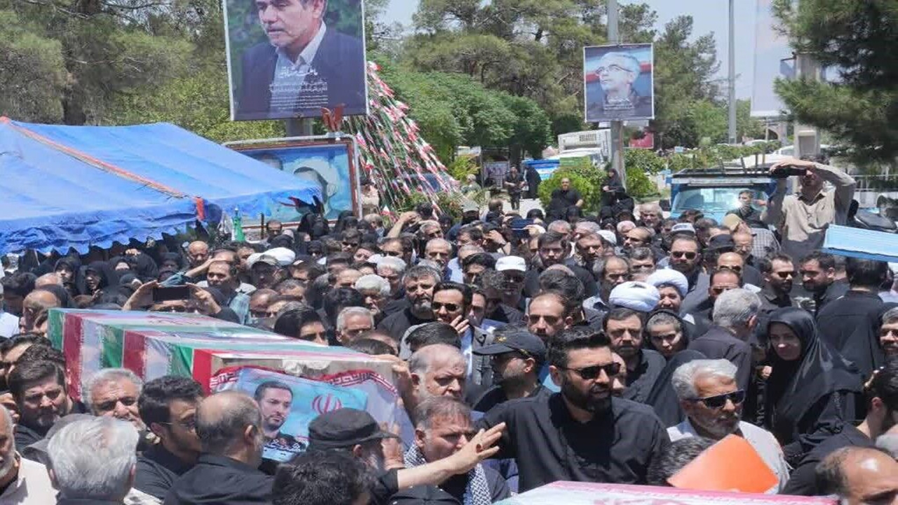 برگزاری مراسم خاکسپاری جمعی از شهدای حملات رژیم صهیونی در بهشت زهرا (س)