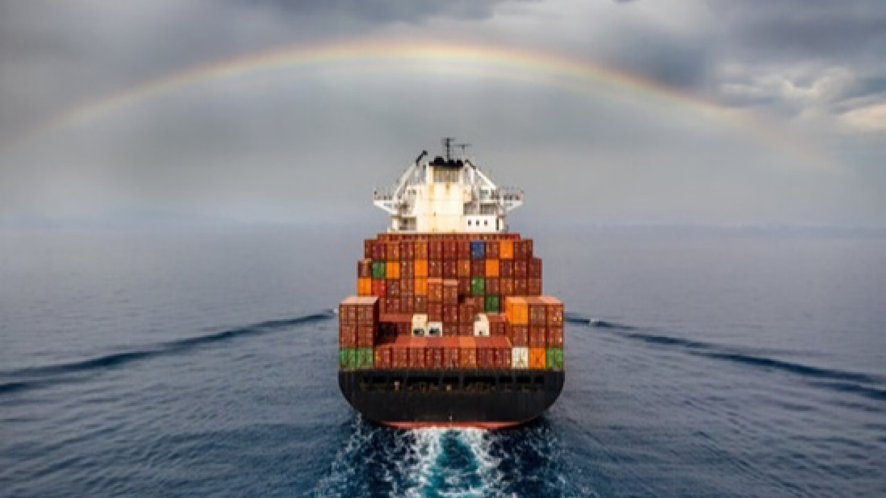 جریان تجارت دریایی بدون وقفه ادامه دارد