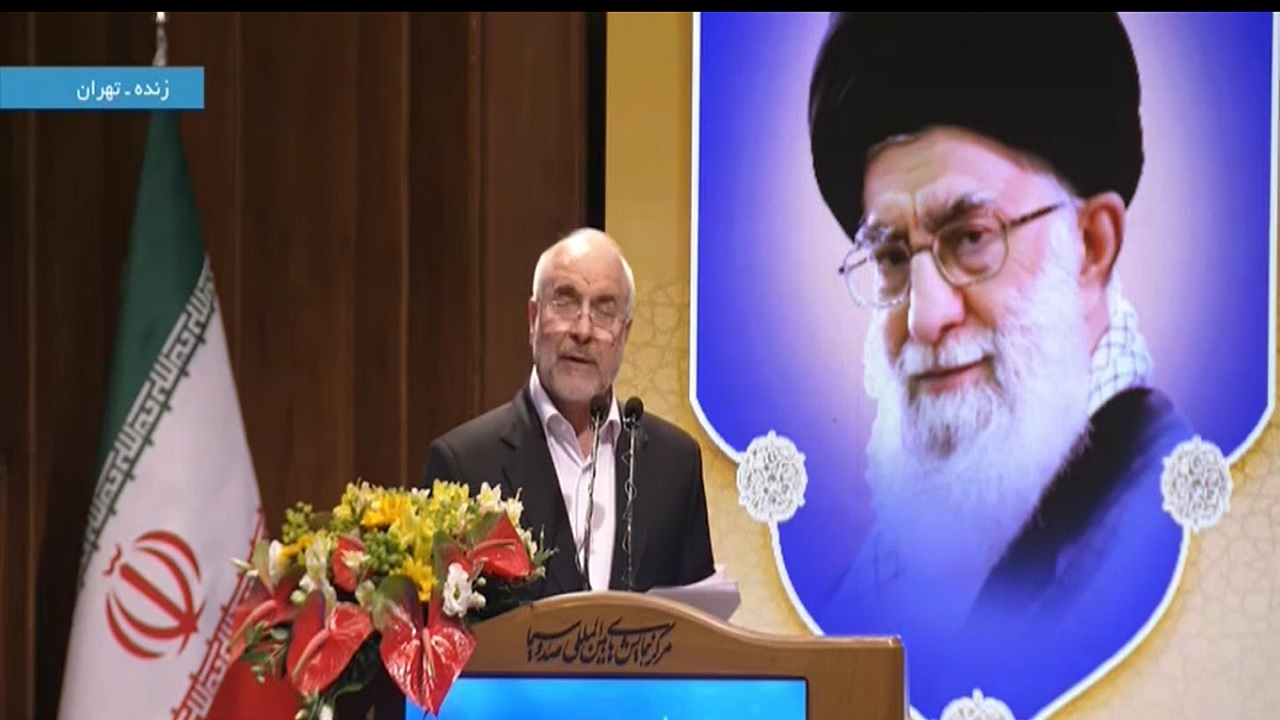 اسلامی شدن و مردمی شدن در مکتب امام خمینی (ره) مثل دو شاخه در هم پیچیده و به هم وابسته است