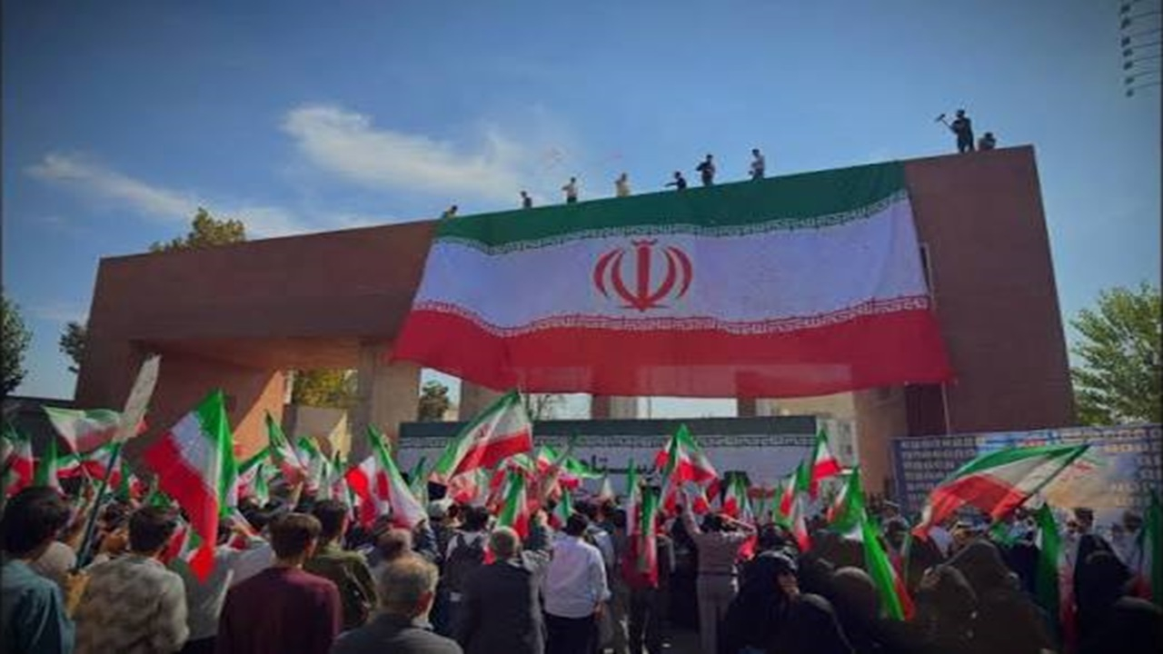 از میناب تا شریف؛ تجدید عهد با یاد شهدای میناب + فیلم