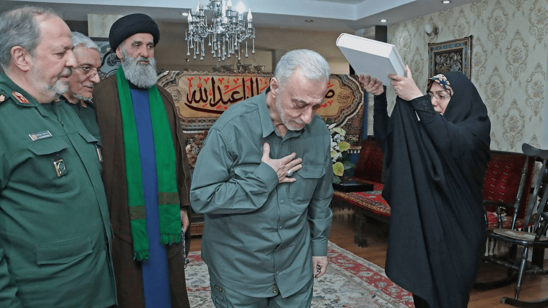تصاویر حضور وزیر پیشنهادی دفاع در منزل شهید نصیرزاده