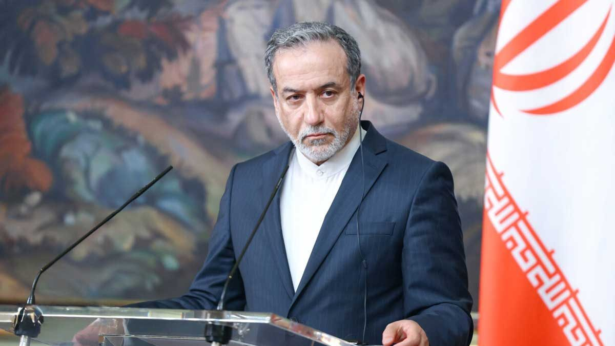 عباس عراقچی در میان خبرنگاران حاضر شد