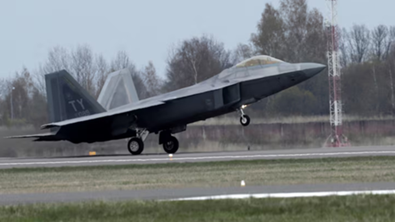 ادعای رسانه عبری درباره انتقال ۶ جنگنده اف-۲۲ جدید به غرب آسیا