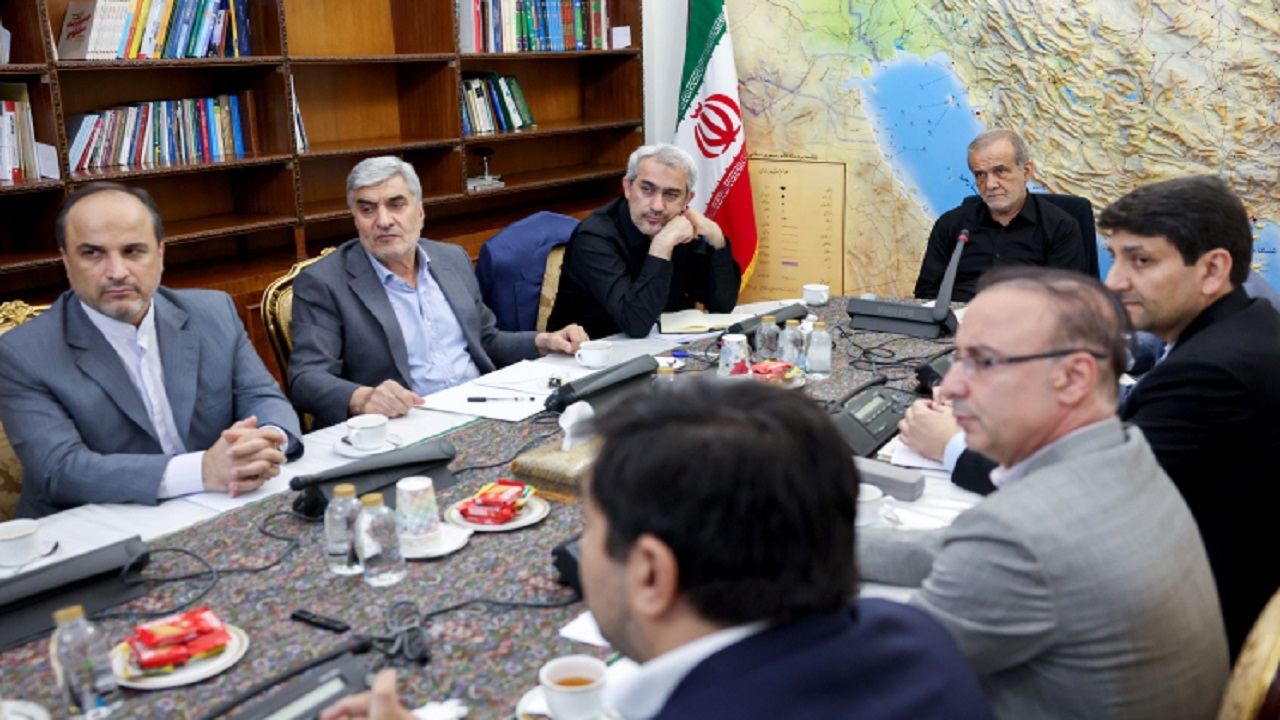 پزشکیان: اتصال اطلاعات هویتی شهروندان، از اولویت‌های دولت است