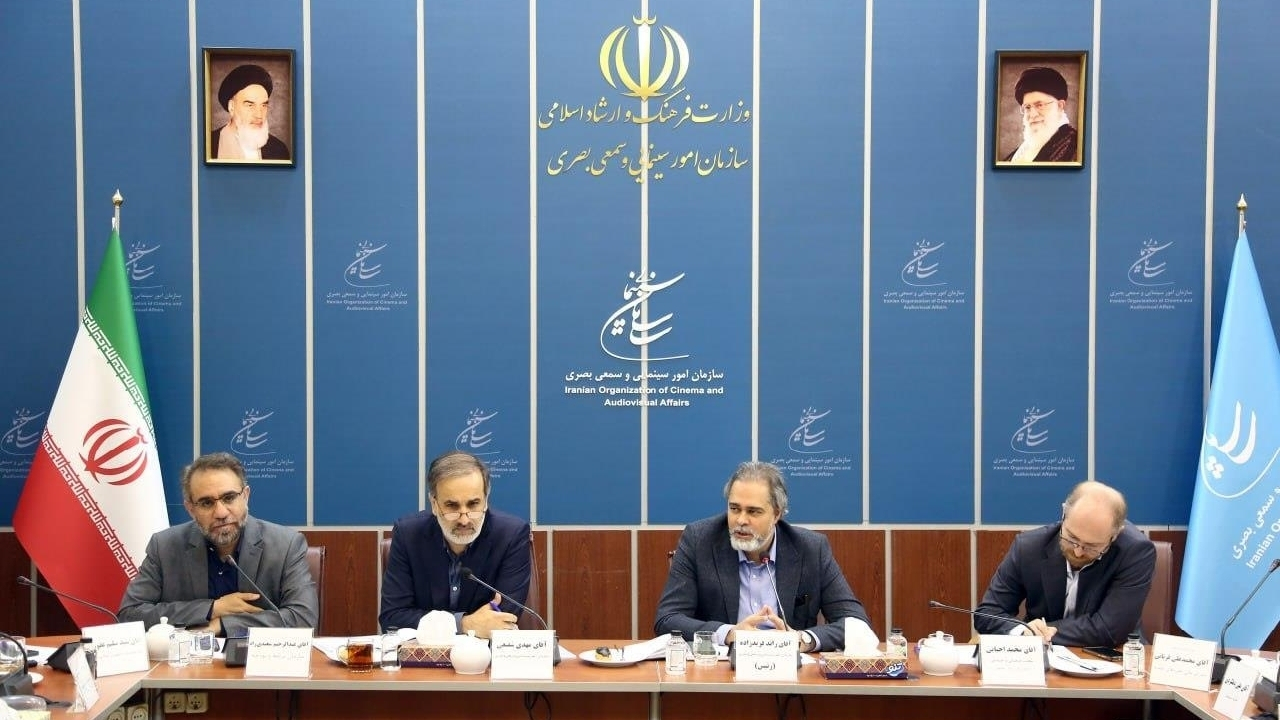 سینما در روزهای جنگ تعطیل نشد/ هنرمندان ما دشمن را ناامید کردند
