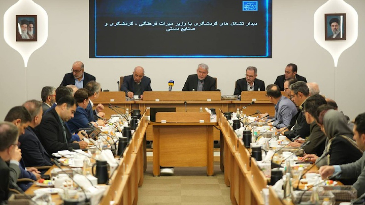 بازگشایی موزهها پس از دریافت مجوزهای امنیتی در اولویت است/ تبدیل ارز گردشگران خارجی در مبادی ورودی کشور