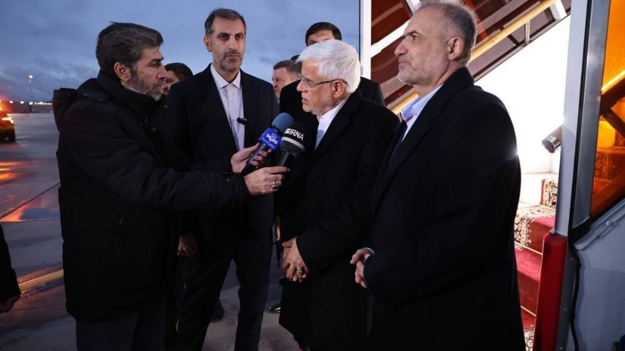 عارف مسکو را به مقصد تهران ترک کرد