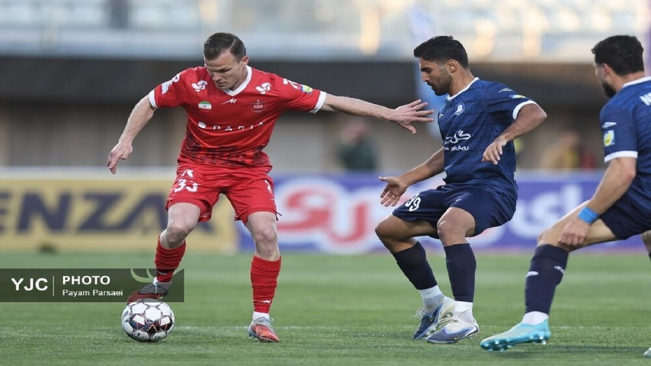 رکورد مدافع مجارستانی پرسپولیس در دریافت کارت