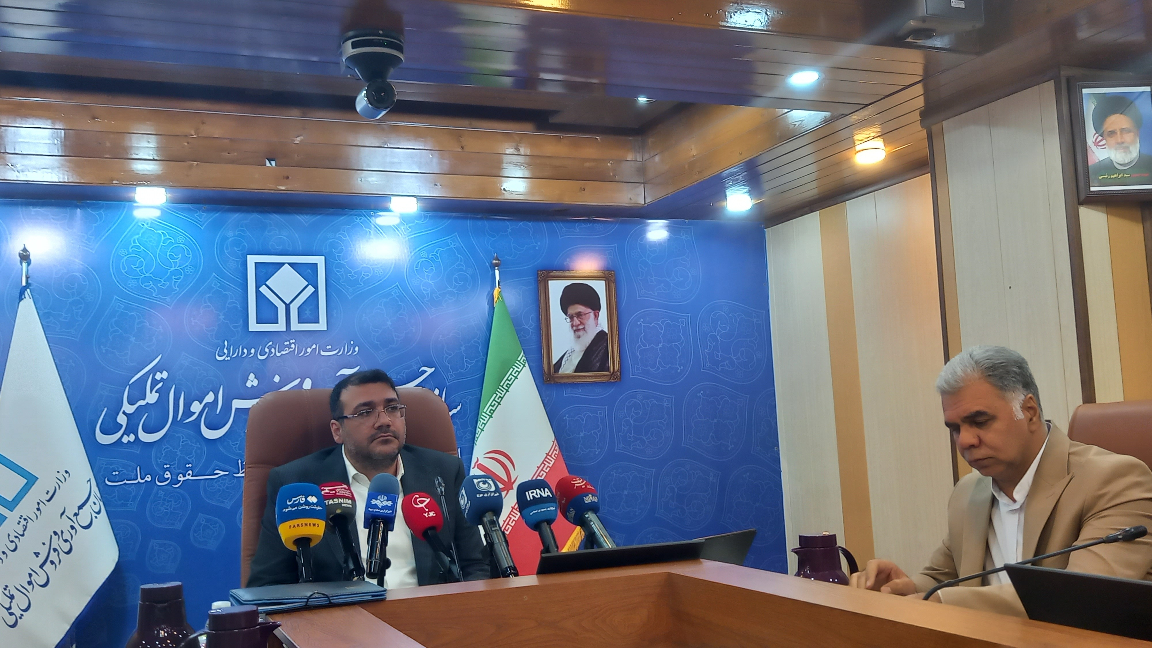 عرضه سکه طلا و سیم کارت برای اولین بار در حراج خرده فروشی اموال تملیکی