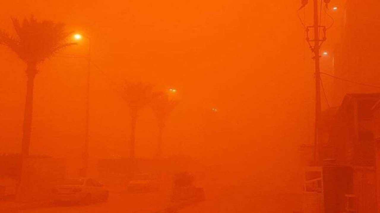 آسمان غرب عراق به رنگ سرخ درآمد + فیلم