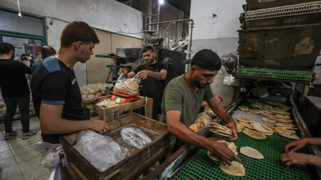 سرانجام پخت نان در غزه از سر گرفته شد + تصاویر