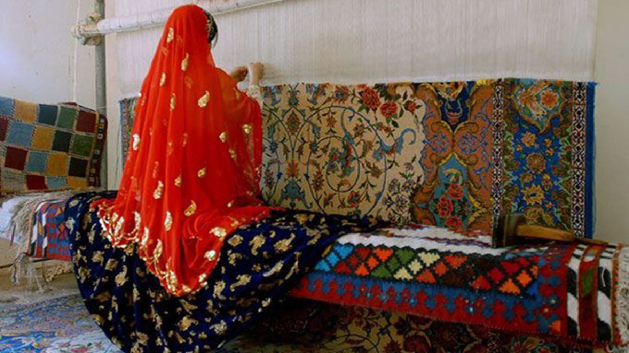 «بافتنی»؛ تلفیق صبر و روزه‌داری در تار و پود فرش بختیاری