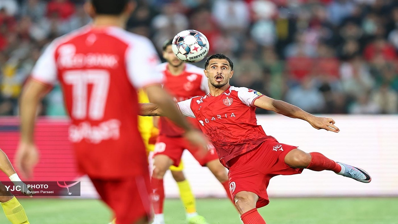 پرسپولیس ۱ - ۰ نساجی مازندران/ بازگشت سرخپوشان به صدر با تک گل محبی
