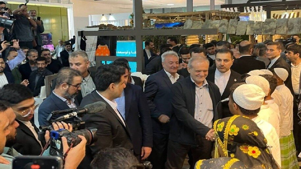 بازدید پزشکیان از نمایشگاه توانمندی‌های روستایی و عشایری ایران