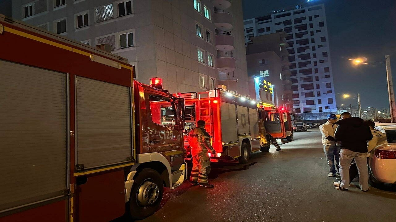 آتش‌سوزی مجتمع مسکونی ۵۴ واحدی در شهرک راه‌آهن تهران