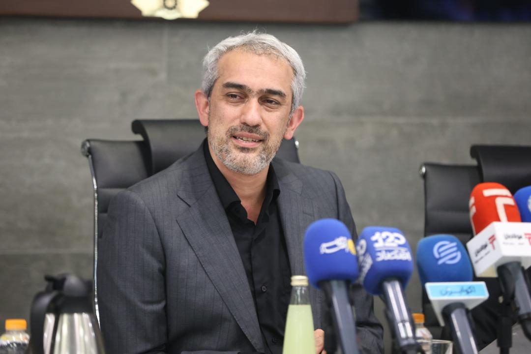 گسترش بازار سرمایه را جدیتر دنبال میکنیم/ مالکیت و مدیریت فعالیتهای اقتصادی را به بخش خصوصی واگذار میکنیم