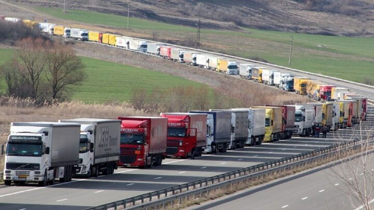 توقف کامیونها در مرز سومار به حداقل میرسد