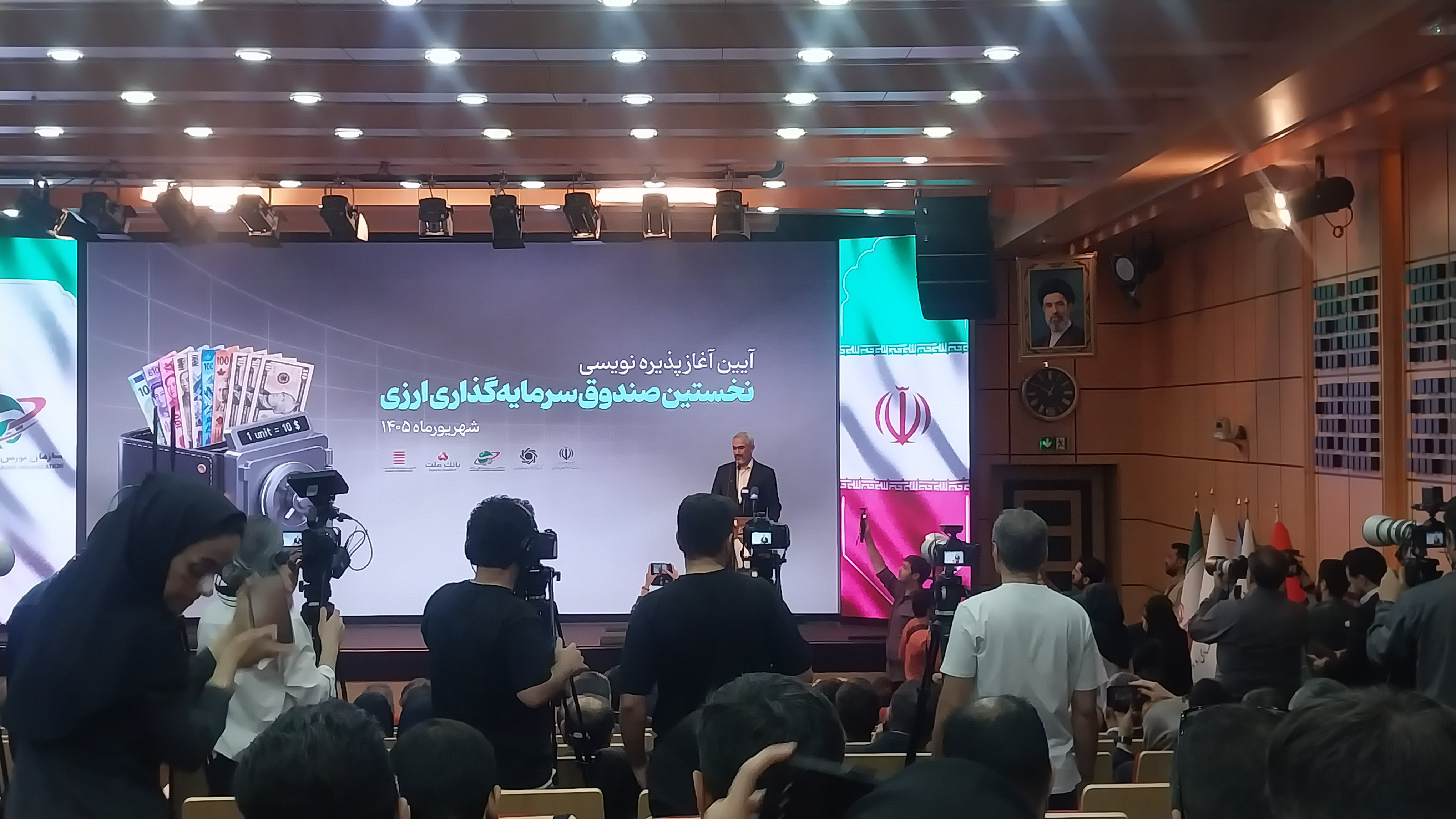 بیش از ۲۰ درصد پسانداز مردم از چرخه سرمایهگذاری خارج میشود
