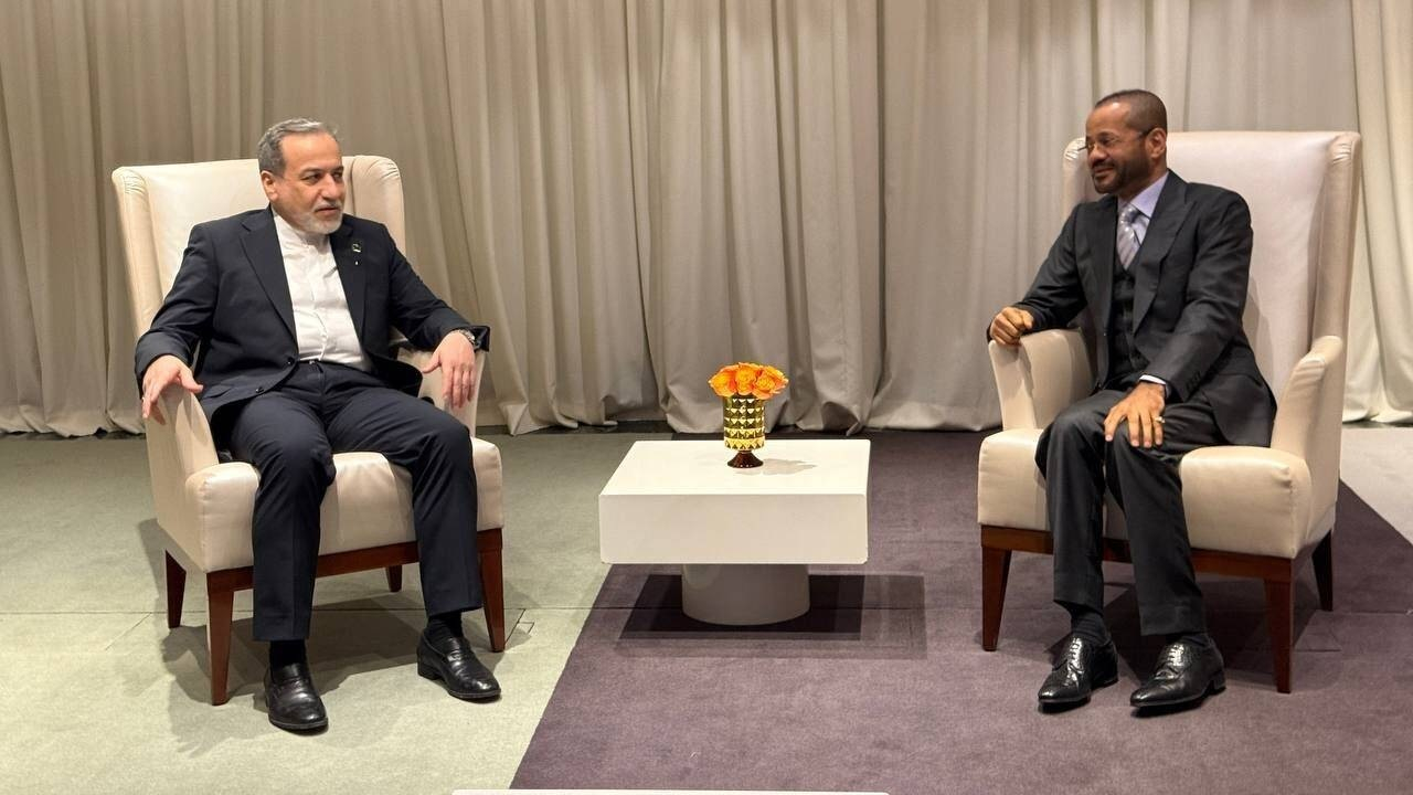 دیدار و گفتگوی وزیر امور خارجه کشورمان با وزیر خارجه عمان