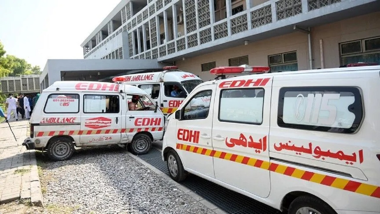 انفجار کپسول اکسیژن در آمبولانس در پاکستان ۹ کشته بر جا گذاشت