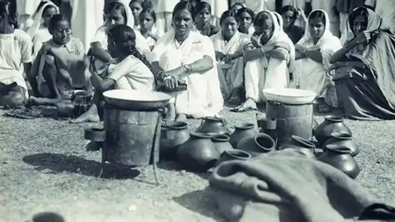 چرا در گذشته زنان هندی با ظرف نمک عکس می‌گرفتند؟ + فیلم