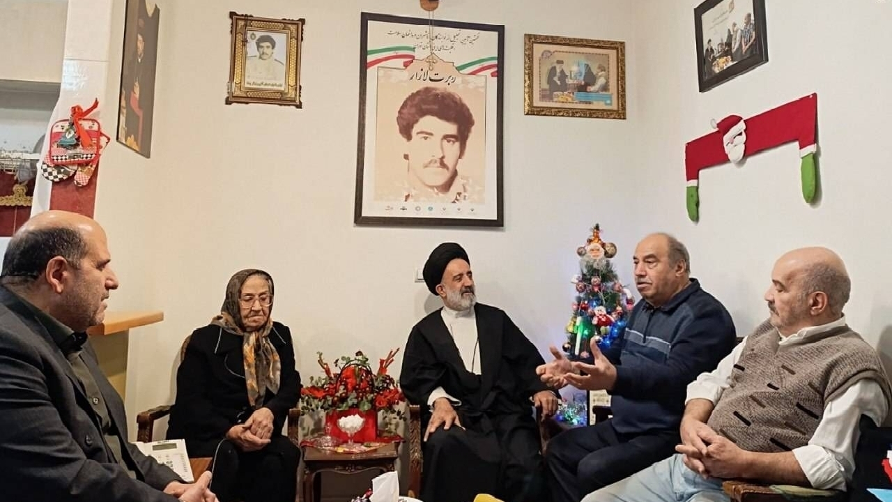 دیدار نماینده ولی فقیه در بنیاد شهید و امور ایثارگران با خانواده شهید «روبرت لازار»