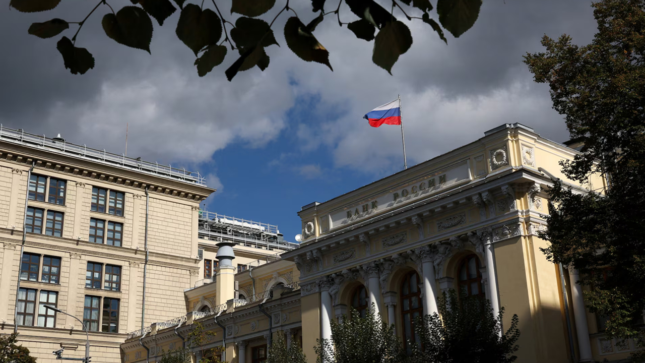 اتحادیه اروپا داراییهای روسیه را به طور نامحدود مسدود میکند