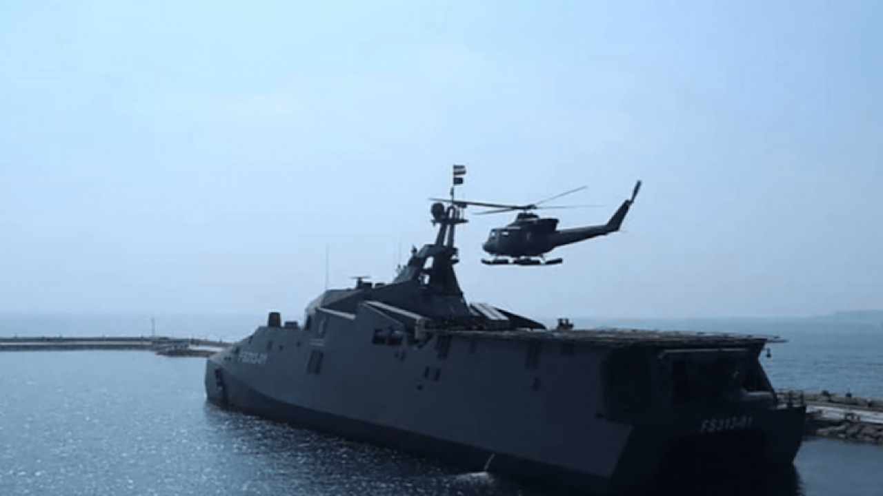 معاون نیروی دریایی سپاه: بر آسمان، سطح و زیر آب‌های تنگه هرمز احاطه داریم