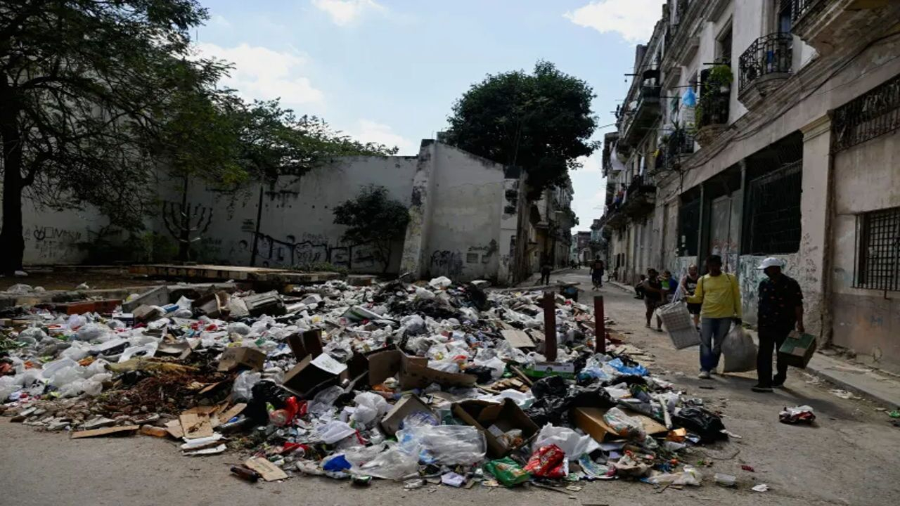 انباشت زبالهها در خیابانهای کوبا