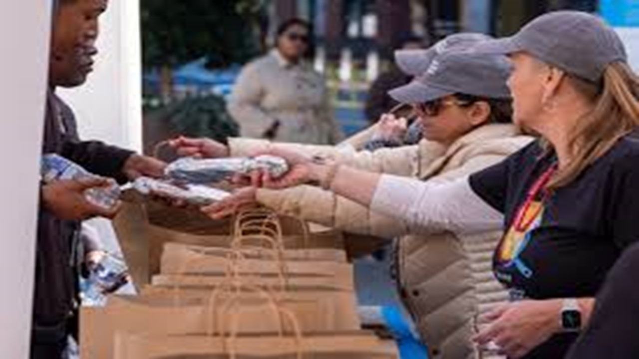 گرسنگی میلیونها آمریکایی با تداوم تعطیلی دولت فدرال + فیلم