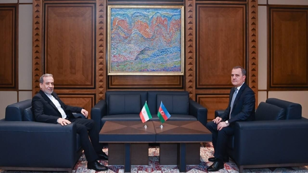 دیدار عراقچی با وزیر امور خارجه آذربایجان