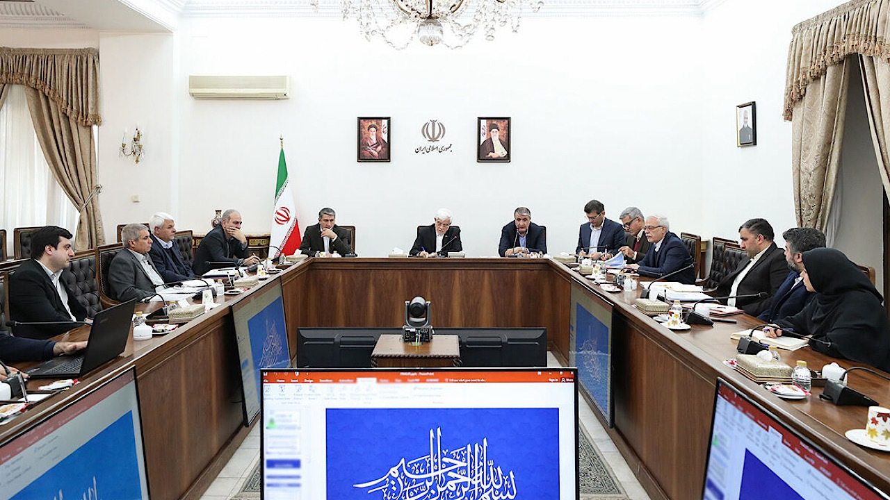 عارف: طرح ۲۰ هزار مگاوات نیروگاههای اتمی یک ضرورت انکارناپذیر است