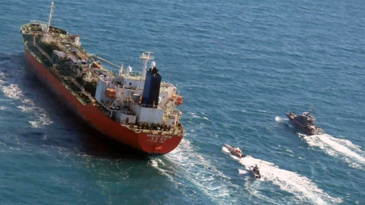 جزئیات توقیف نفتکش خارجی حامل ۴ میلیون لیتر سوخت قاچاق در آب‌های خلیج فارس