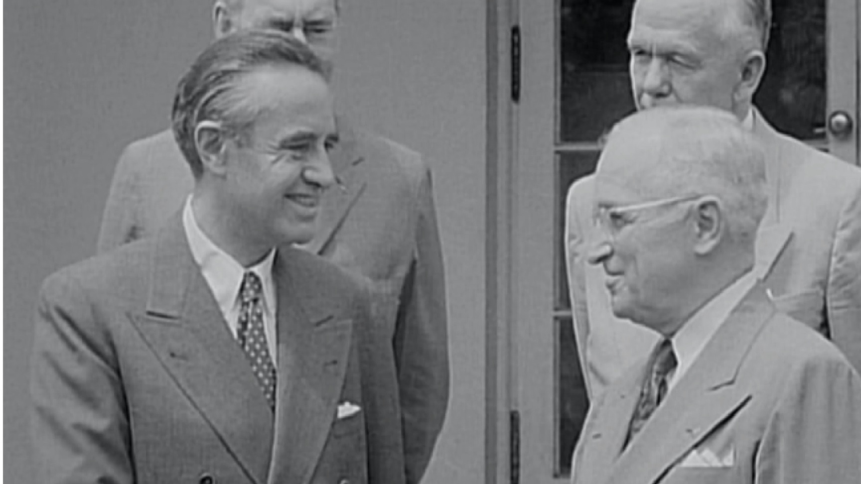 از لانه جاسوسی تا فیلم‌سازی مردمی/ نوجوانان با دوربین‌هایشان تاریخ را از نو روایت می‌کنند