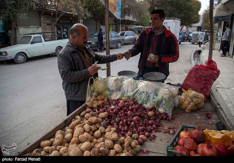 طرح فوری ساماندهی دستفروشان در سمنان اجرایی میشود