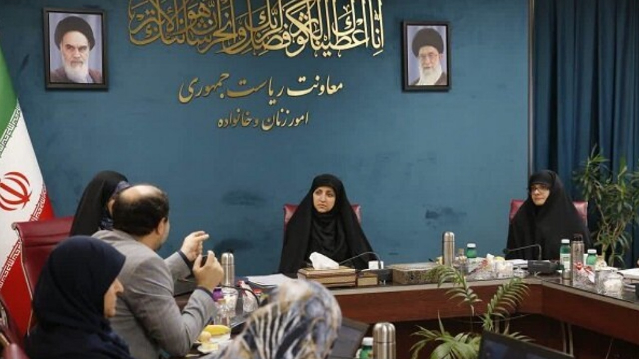 بهروزآذر: جهاد دانشگاهی به تجاریسازی تولیدات زنان کمک کند