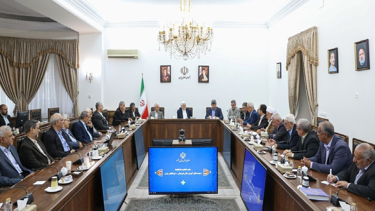 عارف: دولت چهاردهم تفاوتی بین دانشگاه دولتی و غیردولتی قائل نیست