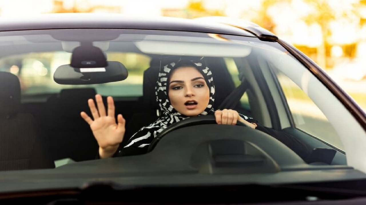 کلیشههای جنسیتی؛ آیا رانندگی زنان ضعیفتر از مردان است؟