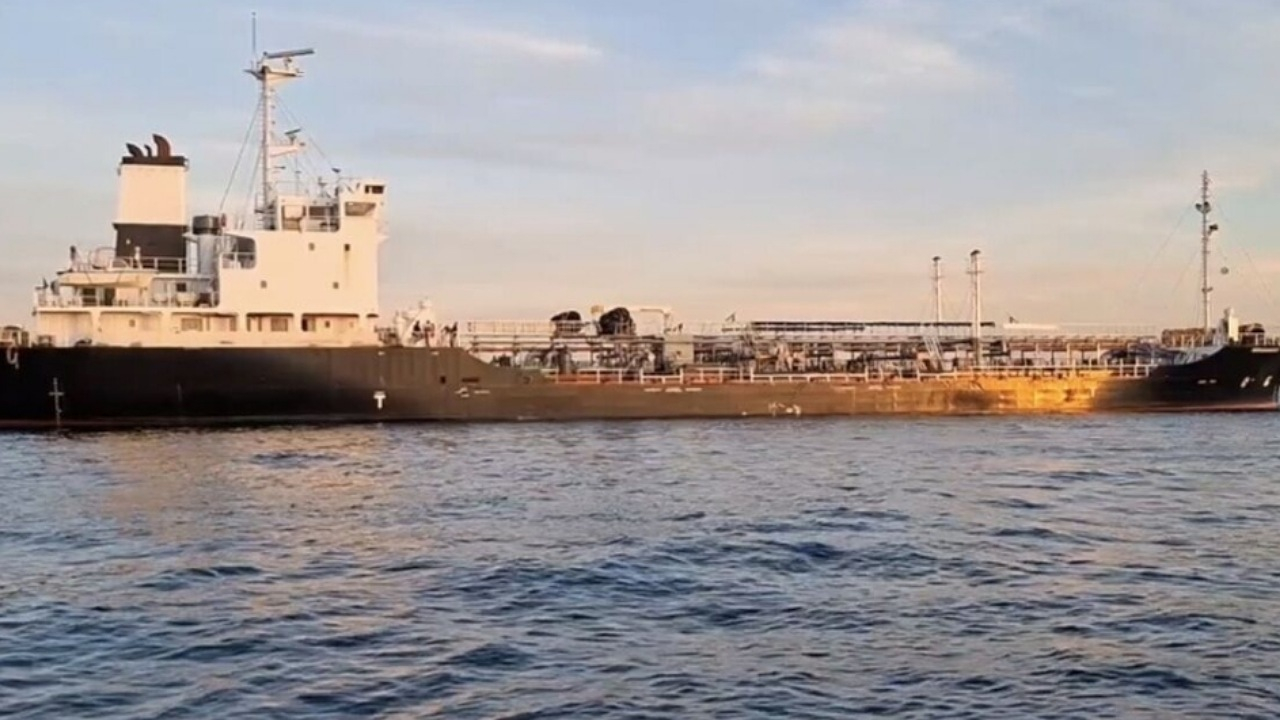 توقیف کشتی حامل ۴ میلیون لیتر سوخت قاچاق در خلیج فارس