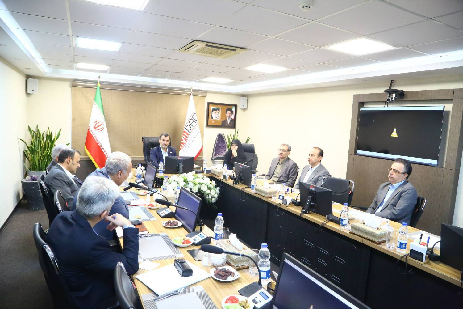 منابع حاصل از واگذاری‌ها را به ایمیدرو بازگردانید