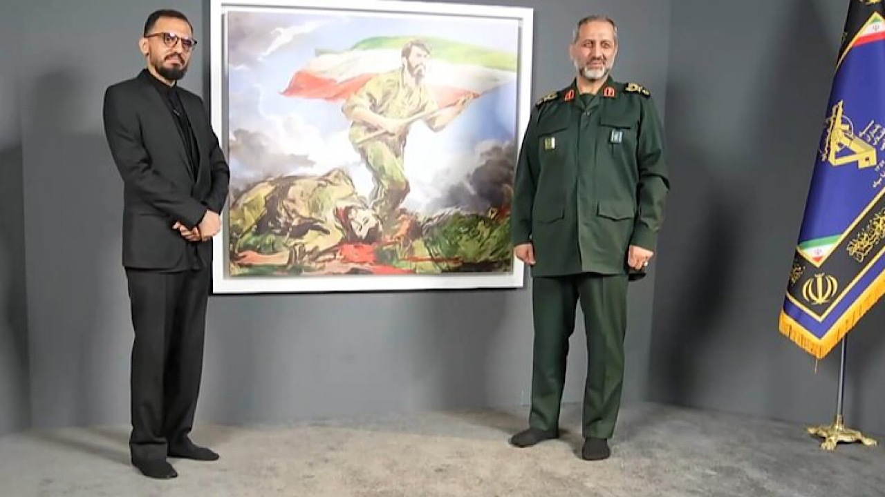 «پاسداران وطن» روحالامین به سردار موسوی اهدا شد