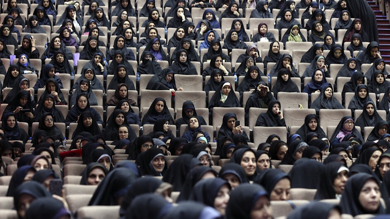 امکان استفاده همزمان کارمندان زن از دو قانون ساعت کاری فراهم شد