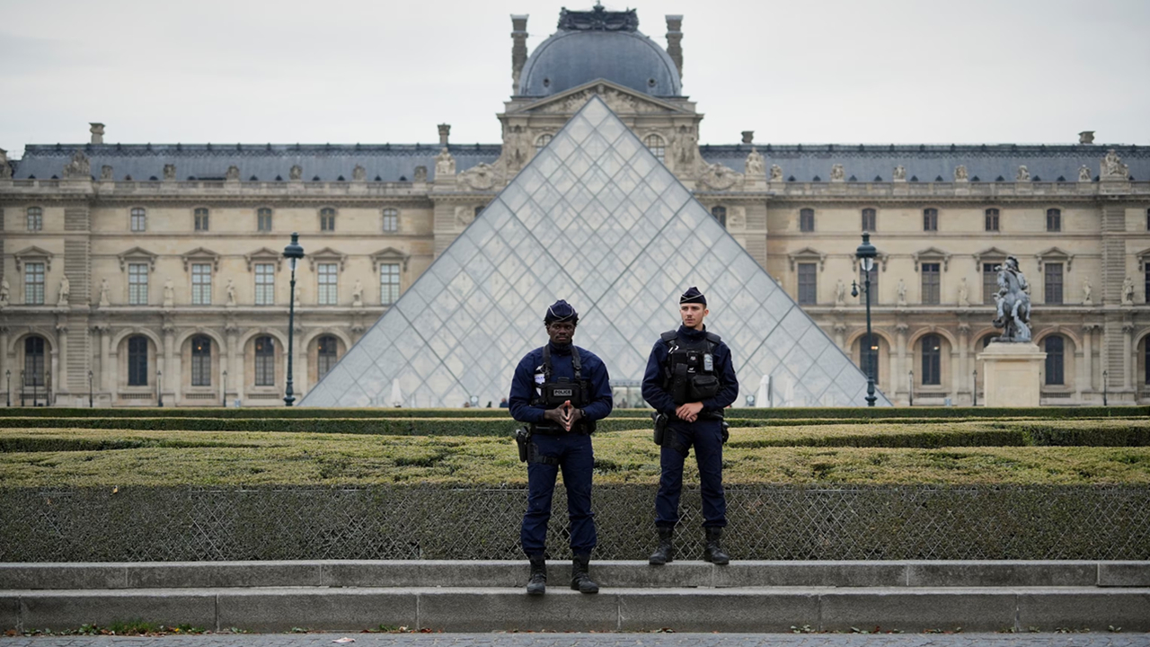 مظنون سرقت از لوور، بلاگر و نگهبان سابق یک موزه بوده است!