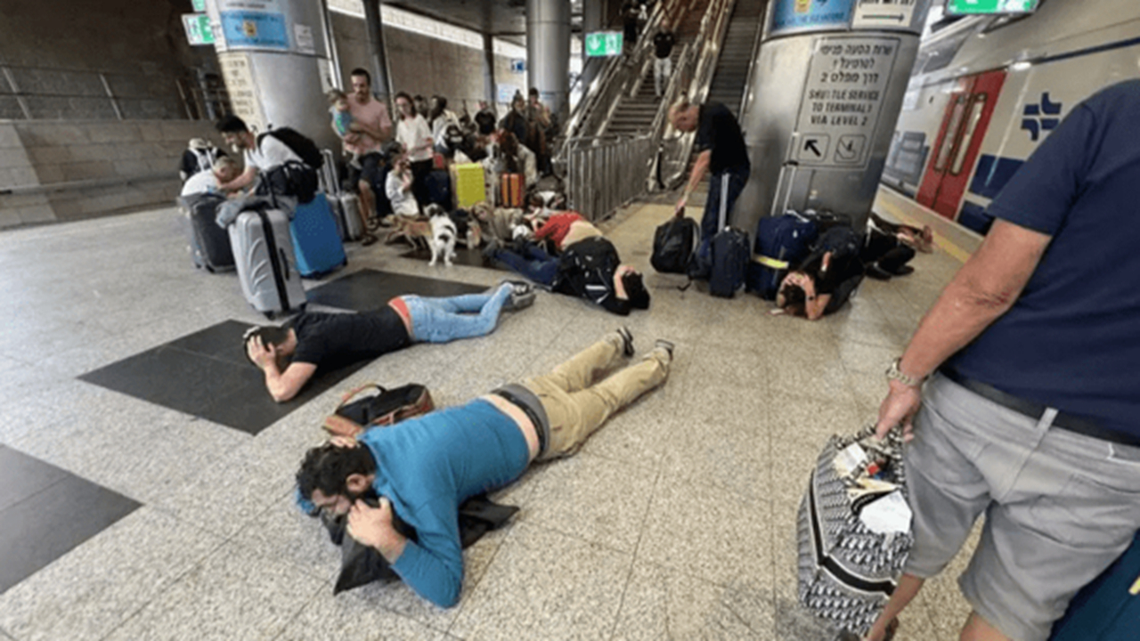 نوای الله‌اکبر از قلب تل‌آویو؛ شوک صوتی در ایستگاه‌های اتوبوس اسرائیل + فیلم