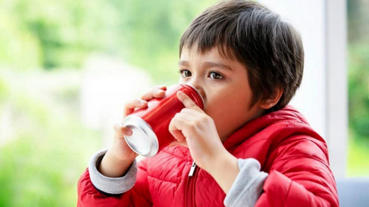 معایب وحشتناک نوشیدنی صنعتی برای کودکان + فیلم