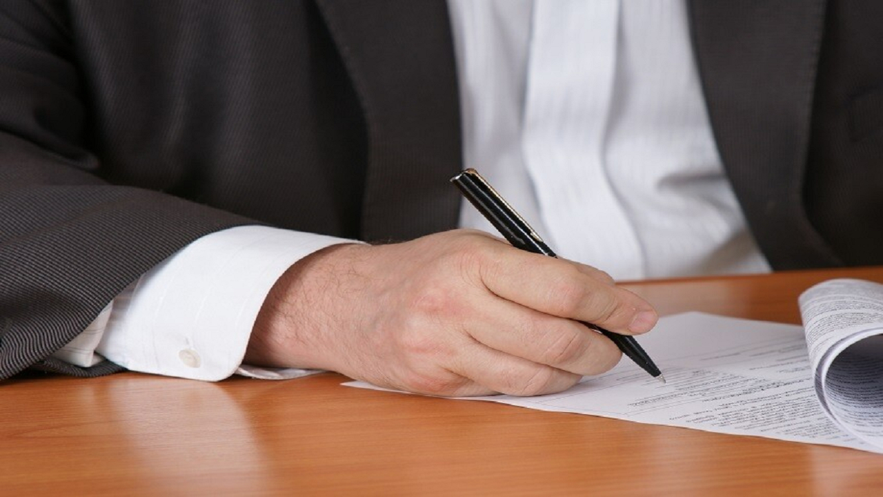 چرا دست‌ها و پا‌ها کمی نامتقارن هستند؟ راه حل چیست؟